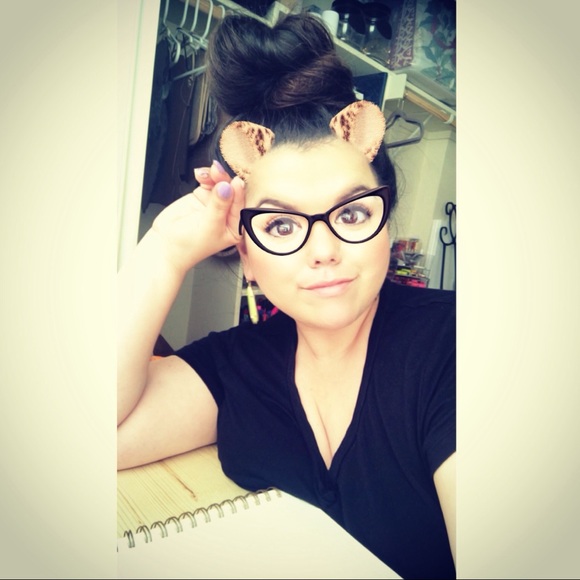 Meet your Posher, Vannia - Picture 1 of 1